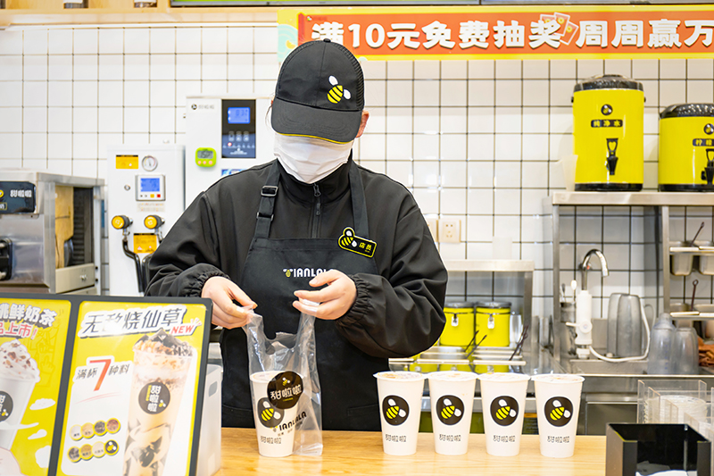 熱烈祝賀！甜啦啦創始人王偉榮獲“2020年度蚌埠市經濟人物”